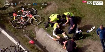 Caduta terrificante in Spagna, Vingegaard in ospedale: “Stabile e cosciente"