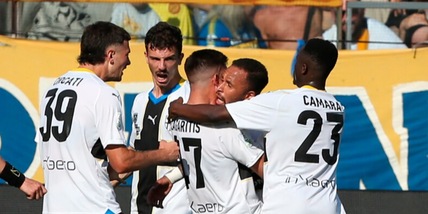 Parma e Como, è fuga per la A! Tonfo Cremonese, il Palermo rallenta, Samp ko