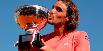 Tsitsipas trionfa a Montecarlo: battuto Ruud in due set