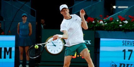 Sinner più forte anche dei problemi: Kotov piegato e ottavi a Madrid