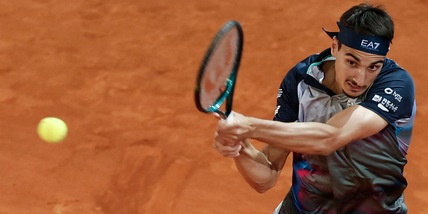 Sonego lotta e conquista gli ottavi a Cagliari: ora sfiderà Nava. Fognini ko