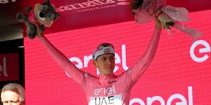 Pogacar lascia la scena agli altri: “Evitiamo lo stress”