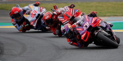 Bagnaia beffato da Marquez finisce terzo: Moto Gp Francia, vince Martin