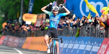 Giro d'Italia, la vittoria di Paret-Peintre con il 'permesso' di Pogacar