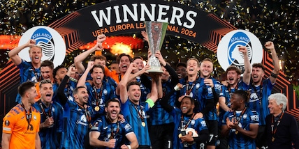 Trionfo Atalanta, Bergamo in festa: sfilata del bus in città con la coppa