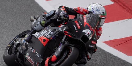 Barcellona, Espargaro firma la pole position ma Bagnaia c'è