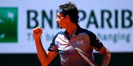 Colpaccio Sonego: Humbert battuto e secondo turno al Roland Garros. Nardi ko