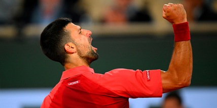 Djokovic si salva da Sinner: è al secondo turno del Roland Garros