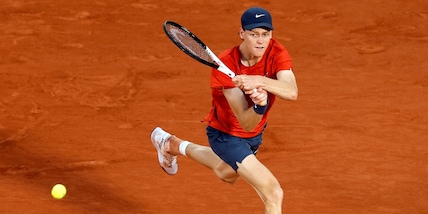 Sinner fatica con Moutet ma rimonta e vince al 4° set: ai quarti c'è un top 10!