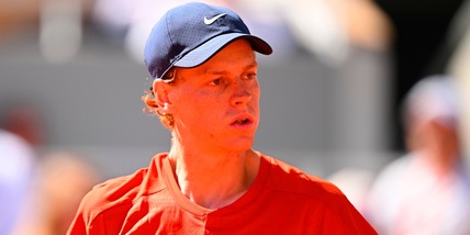 Comanda, combatte, capitola: Sinner cede al fattore C