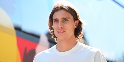 Italia, pienone dei tifosi all'allenamento. Applausi per Calafiori