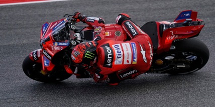 Bagnaia domina la gara di Assen: -10 da Martin! Marquez penalizzato: il motivo