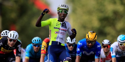 Tour de France: Girmay vince la 3ª tappa, Carapaz nuova maglia gialla