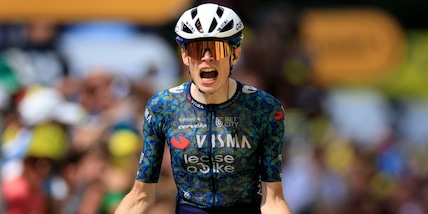 Vingegaard vince l'11ª tappa del Tour de France, Pogacar resta maglia gialla