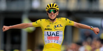 Pogacar mette le mani sul Tour: battuto Vingegaard sui Pirenei