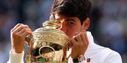 Alcaraz spietato, Djokovic distrutto: Wimbledon, trionfo senza storia