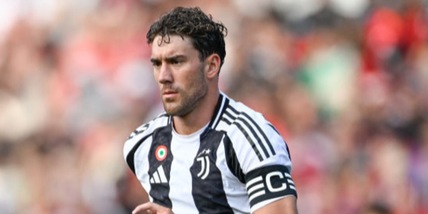 Vlahovic e la prima fascia da capitano Juve: il post social carica i tifosi