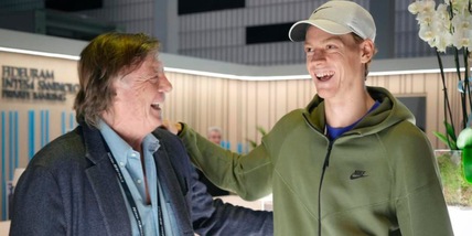 “Quanti scemi sui social”: Panatta difende Sinner e scomoda Dante Alighieri