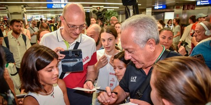 Bagno di folla per l'Italia di Velasco a Linate