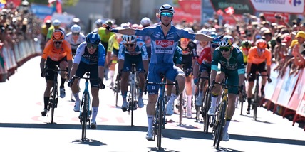 Vuelta, Groves vince la seconda tappa: finale in volata. Van Aert nuovo leader