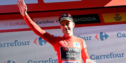 Vuelta, Van Aert veste rosso ma senza la vittoria: "Sono in forma e ci riproverò"