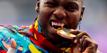 Valencia alla Dracula alle Paralimpiadi: il motivo dei denti da vampiro