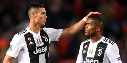 Onlyfans, Douglas Costa raddoppia: l'invito a...Cristiano Ronaldo!