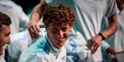 Sinner numero 1 anche nel tifo tra solidarietà e scherzi