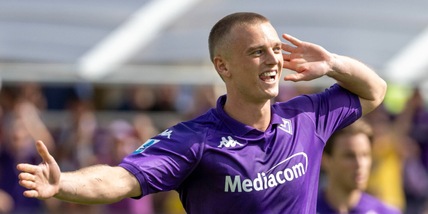 Gudmundsson, doppietta di rigore all'esordio: la Fiorentina ribalta la Lazio