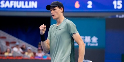 Sinner soffre ma vola in semifinale: Lehecka ko a testa alta