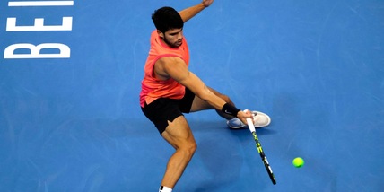 Alcaraz è troppo forte, Medvedev ko a Pechino: Carlos sfiderà Sinner in finale