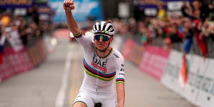 Pogacar cannibale, suo anche il Giro di Lombardia. Evenepoel in lacrime