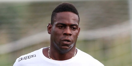 Balotelli, la doppietta di Pinamonti allontana il Genoa: la situazione