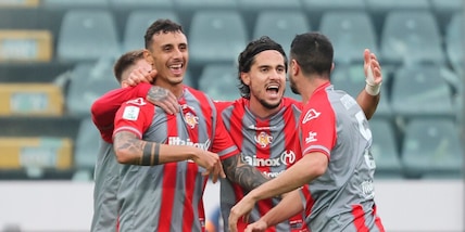 Corini risveglia la Cremonese: 2-1 alla Salernitana. Sorrisi Palermo e Cesena
