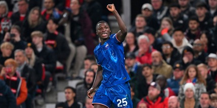 Capolavoro Caicedo: United-Chelsea finisce 1-1. L'Aston Villa crolla col Tottenham