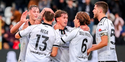 Spezia nel segno di Esposito, Bari forza 3. Vince anche la Cremonese