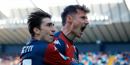 Pinamonti e autogol Giannetti, colpo Genoa: crolla l'Udinese in 10 dal 4'