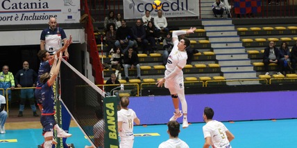 Ravenna rimonta due set e batte Acicastello