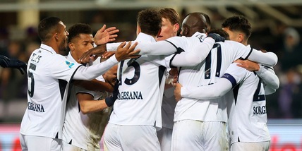 Conte vola primo e fa un favore alla Juve: tris Napoli alla Fiorentina