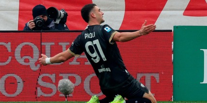 Il Cagliari rimonta il Monza e vince lo scontro salvezza: D’Ambrosio espulso