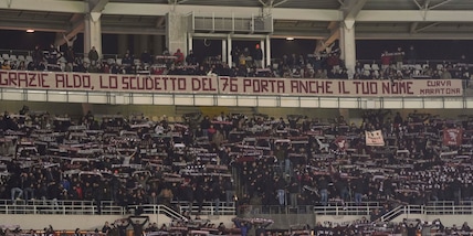 "Scudetto Torino è anche tuo": Agroppi, l'omaggio della Maratona. E Cairo contestato