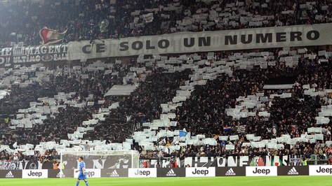 Juventus, Buffon celebrato dallo Stadium. Emozione prima della sfida all’Empoli