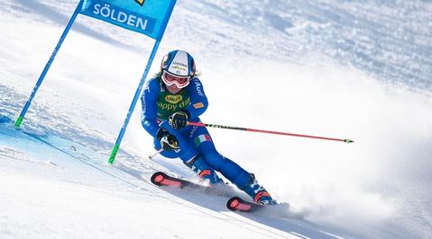 Sci, Coppa del Mondo: Goggia e Bassino out, Moelgg in testa nella prima manche