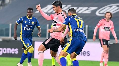 Primi 45': la Juve soffre, ma ha più occasioni. Faraoni intervento dubbio su Bernardeschi