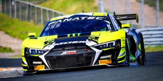 Valentino Rossi sbatte, com'è dura la vita a quattro ruote