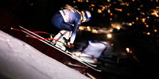 Sci: Vonn oltre i limiti, domina la mitica Streif di notte FOTO