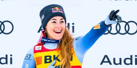 Goggia, regina della velocità: tutte sciano (e pure bene), lei accelera