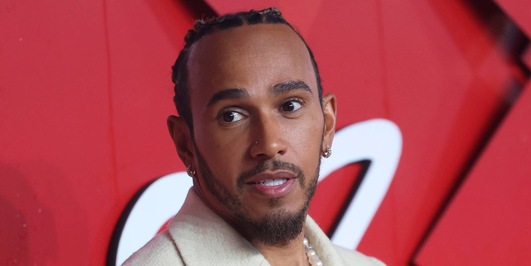 Ferrari, Hamilton vede rosso. I retroscena: "Schumacher e Vasseur..."