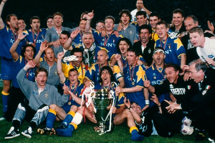 Juventus 1995-96 o Juventus 2002-03: qual è la Juve più forte? Juventus 1995-96 o Juventus 2002-03: qual è la Juve più forte?