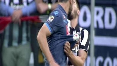Juve-Napoli, Britos chiede scusa per la testata a Morata: «So di aver sbagliato»
